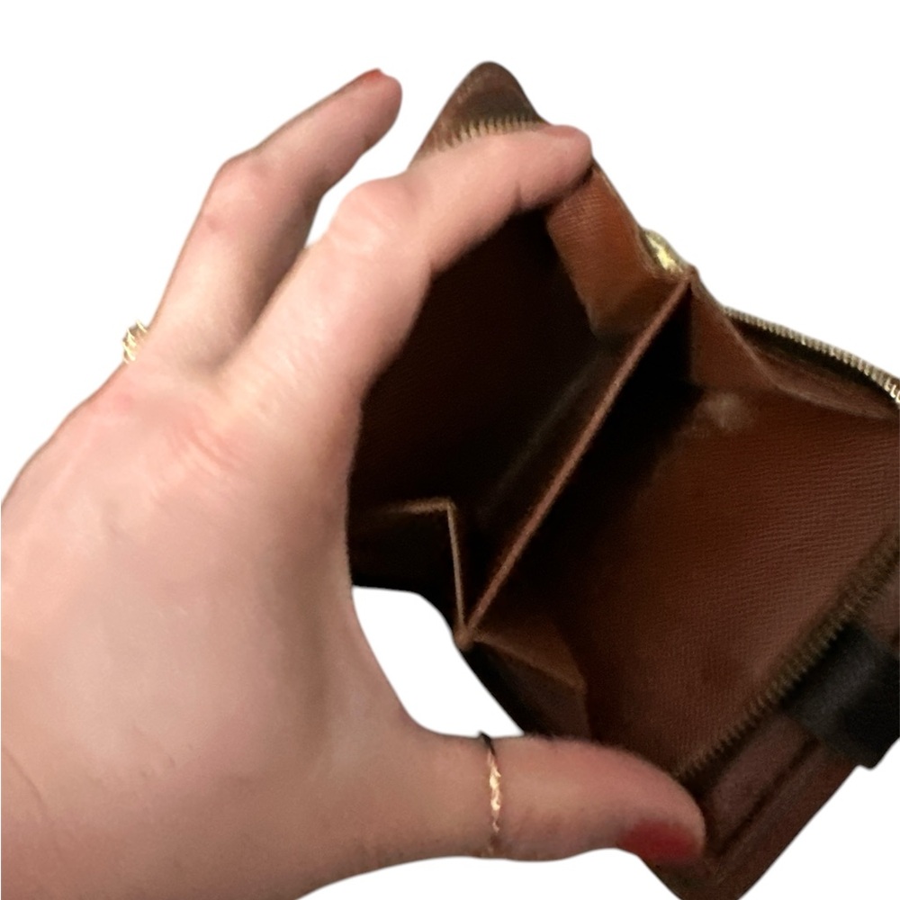 Louis Vuitton Monogram Wallet has a little wear on Corner good condition cute 🥰 - Picture 5 of 16